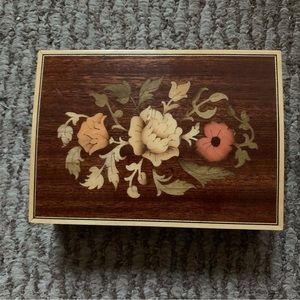 Vintage floral inlay jewelry box